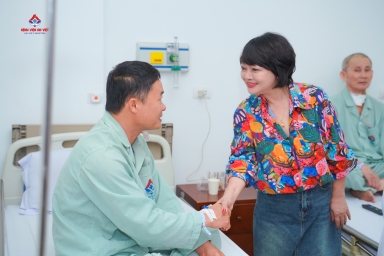 Nghệ sỹ hài Trà My thăm hỏi điều trị bệnh nhân điều trị tại bệnh viện An Việt  05/10/2023 16:16