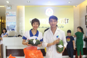 Bệnh viện Đa khoa An Việt tặng dưa 'đặc biệt' cho bệnh nhân, người nhà