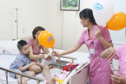 Nụ cười trẻ thơ ngày Tết thiếu nhi ở Bệnh viện An Việt