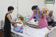 Tặng quà, voucher khám bệnh cho bé nhân ngày Tết Trung thu tại Bệnh viện An Việt