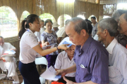 Bác sĩ An Việt phổ biến kiến thức bảo vệ sức khỏe cho phụ nữ, người cao tuổi