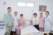 Hoạt động thường quy: lãnh đạo bệnh viện An Việt và nghệ sĩ Trà My đi buồng thăm hỏi động viên người bệnh