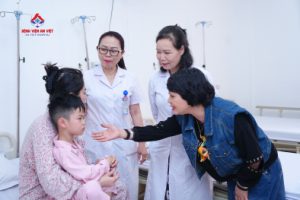 Hoạt động thăm buồng – Gắn kết bác sĩ và người bệnh