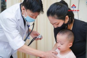 Thời tiết nồm ẩm – nguy cơ và cách phòng tránh bệnh cúm ở trẻ nhỏ