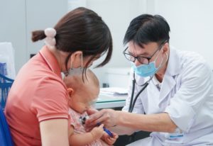 Bác sĩ chuyên khoa chỉ những con đường lây truyền bệnh sởi