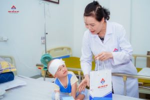 Bệnh viện An Việt tặng quà trung thu cho các bệnh nhân nhi