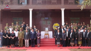 Y Bác Sĩ Bệnh Viện An Việt Tham Gia Lễ Dâng Hương Tưởng Nhớ Đồng Chí Khăm-Tày Sỉ-Phăn-Đon Cùng Lãnh sự nước CHXHCN Việt Nam tại Luông-pha-bang