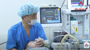 CẬN CẢNH CA NẠO VA BÉ TRAI 5 TUỔI