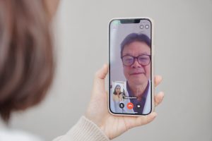 “An Viet Hospital” application on mobile phones