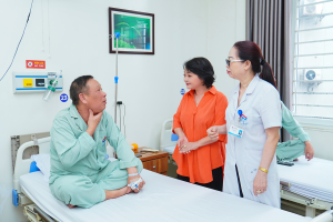 Duy trì hoạt động đi thăm buồng bệnh – Gắn kết bệnh nhân và bác sĩ