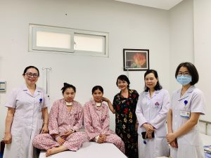 Lãnh đạo bệnh viện trực tiếp đi buồng thăm bệnh – Gắn kết tình cảm giữa người bệnh và bệnh viện.