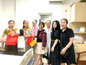 (GĐXH) Nghệ sĩ Trà My tặng quà Trung thu cho trẻ em ở bệnh viện