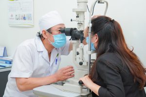 Cách chăm sóc bệnh đau mắt đỏ tại nhà