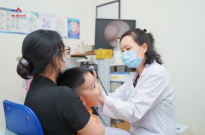 Chuyên gia cảnh báo tình trạng nhiều trẻ bị viêm tai giữa khi thời tiết thất thường, sắp sang hè