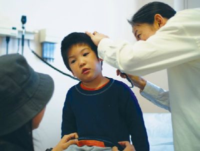 4 cách phòng bệnh viêm tai ngoài ở trẻ