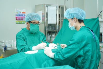 Điều trị hẹp bao quy đầu với chuyên gia Hơn 30 năm kinh nghiệm trong ngành