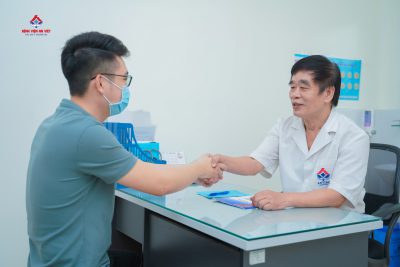 Sỏi tiết niệu có nguy hiểm không là thắc mắc của nhiều người đang có dấu hiệu của sỏi