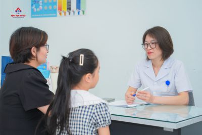 Bác sĩ chuyên khoa chỉ nguyên nhân gây viêm tai giữa ứ dịch ở trẻ