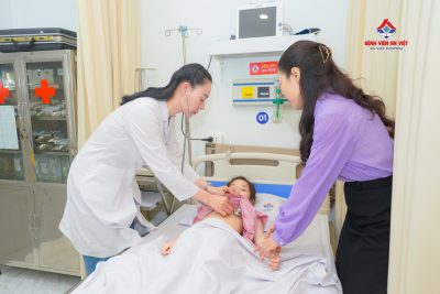 Gia tăng trẻ mắc bệnh hô hấp, nhiều ca chuyển nặng vì gia đình tự mua thuốc điều trị