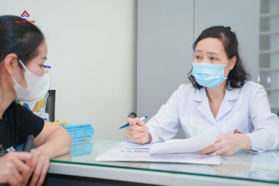 Bác sĩ chia sẻ cách lấy ráy tai an toàn, không đau