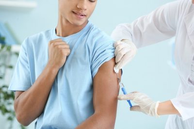 Nam giới tiêm vaccine ngừa HPV có được không?