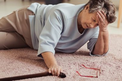 Chủ quan với giá lạnh, nhiều người nhập viện vì méo miệng, đột quỵ.