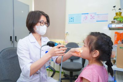 Ngày Tết trẻ dễ mắc bệnh về tai mũi họng, chăm sóc thế nào?