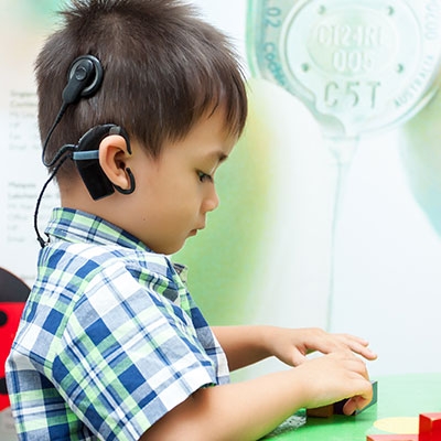 Chuyên gia nói gì về phương pháp cấy ốc tai điện tử