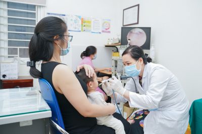 Bác sĩ cảnh báo 3 căn bệnh mùa hè trẻ em hay mắc, một triệu chứng cũng nên đi khám