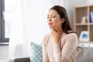 Bác Sĩ Nội Tiết Giải Đáp: Khi Nào Cần Đi Khám Tuyến Giáp?
