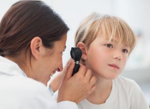 Viêm tai ngoài ở trẻ: Những triệu chứng cảnh báo