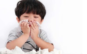 Những nguyên nhân, yếu tố làm tăng nguy cơ viêm phổi ở trẻ
