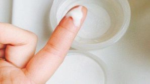 Ngứa và có dịch trắng ở vùng kín là bệnh gì?