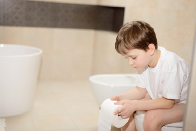 Tiêu chảy cấp ở trẻ ngày hè do đâu, có triệu chứng gì?