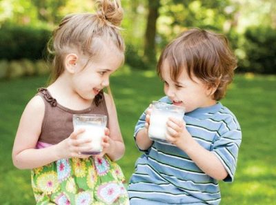 Những sai lầm khi cho trẻ uống sữa mà nhiều phụ huynh hay mắc
