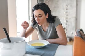 Sau phẫu thuật cắt amidan bao lâu thì ăn được cơm?
