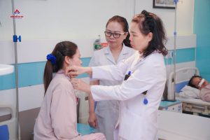 Lãnh đạo Bệnh viện đa khoa An Việt thăm hỏi bệnh nhân điều trị nội trú