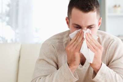 Ngạt mũi kéo dài có cần đi khám không?